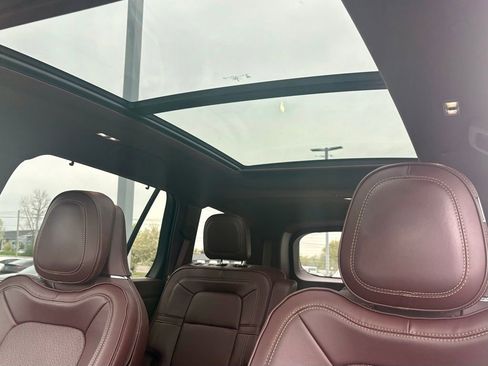 Used 2023 Lincoln Aviator Black Label w/ Dynamic Handling Package AWD/4WD image 10