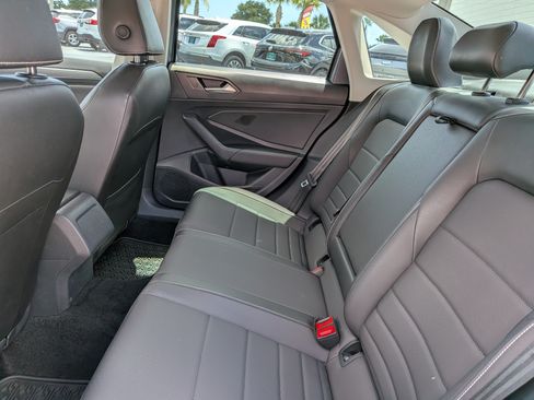 Used 2024 Volkswagen Jetta SE FWD image 16