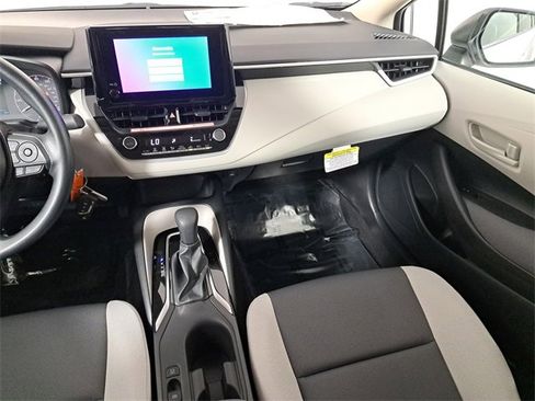 Used 2025 Toyota Corolla LE image 17