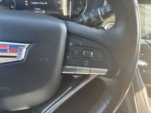 Used 2021 Cadillac XT6 Premium Luxury AWD/4WD image 27