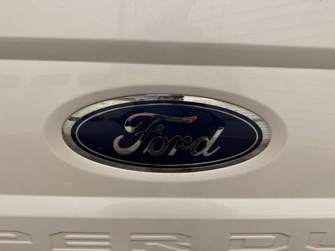 Used 2019 Ford F250 Lariat w/ Chrome Package image 10