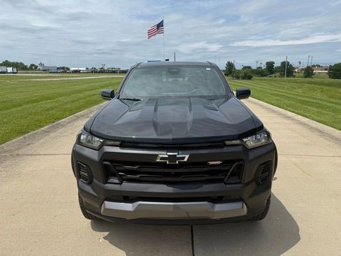 Used 2024 Chevrolet Colorado Trail Boss w/ Technology Package AWD/4WD image 10