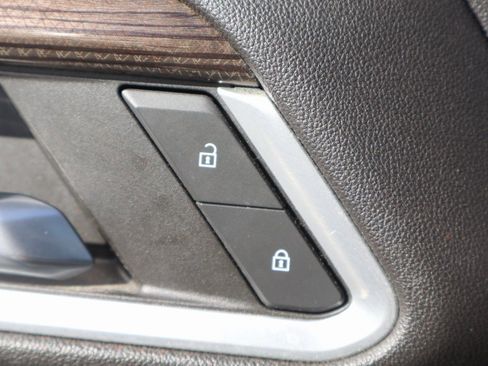 Used 2022 Chevrolet Silverado 1500 RST image 16