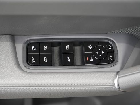 Used 2021 Porsche Cayenne AWD/4WD image 24
