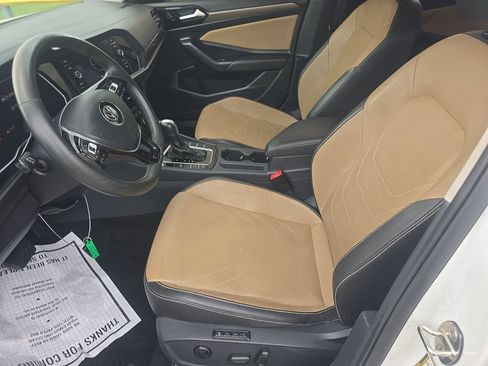 Used 2020 Volkswagen Jetta SEL Premium FWD image 2