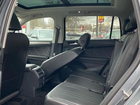 Certified 2023 Volkswagen Tiguan SE w/ Panoramic Sunroof Package image 19