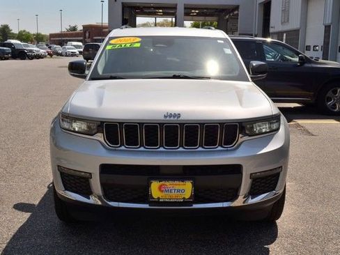 Used 2023 Jeep Grand Cherokee L Limited w/ Rear Seat Video Group I AWD/4WD image 3