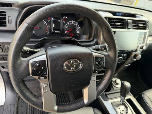 Used 2022 Toyota 4Runner SR5 Premium image 11