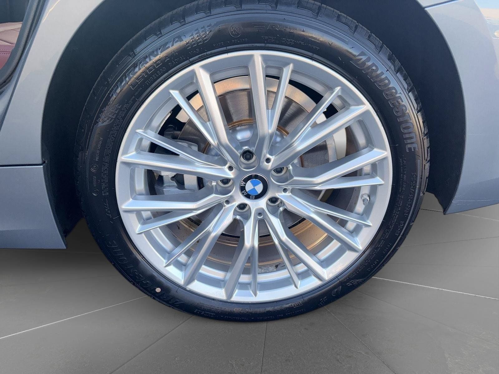 Used 2024 BMW 330i xDrive Sedan w/ Premium Package AWD/4WD image 11