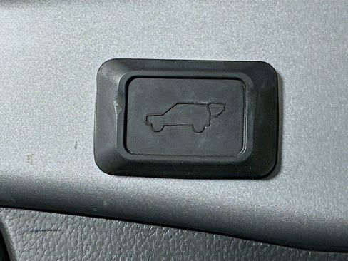 Used 2019 Toyota RAV4 XLE image 29