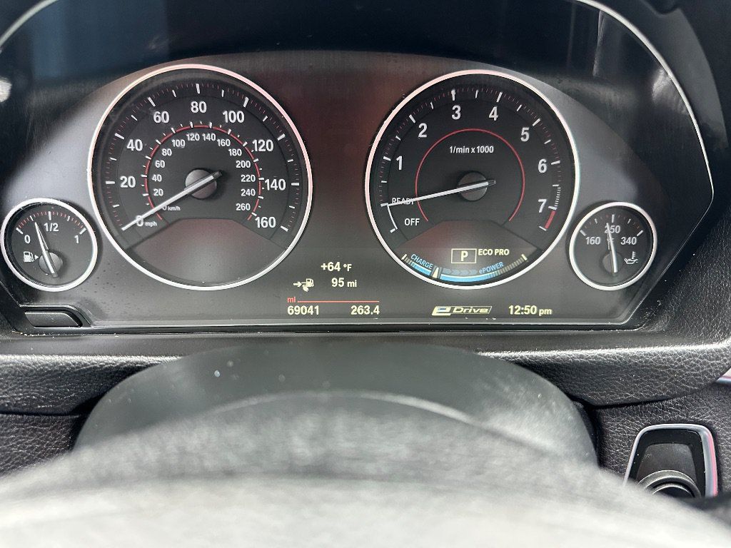 Used 2018 BMW 330e w/ Premium Package RWD image 6