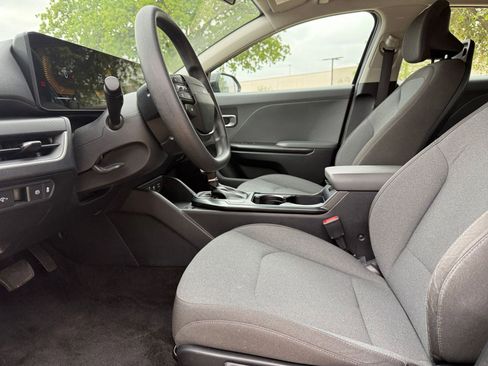 Used 2025 Kia K4 LXS image 28