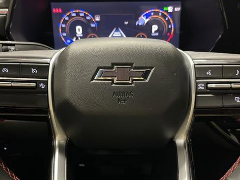 Used 2025 Chevrolet Colorado Z71 AWD/4WD image 15