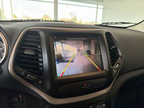 Used 2014 Jeep Cherokee Latitude w/ Comfort/Convenience Group image 25