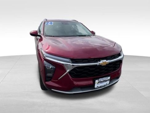 Certified 2024 Chevrolet Trax LT w/ Driver Confidence Package FWD image 9