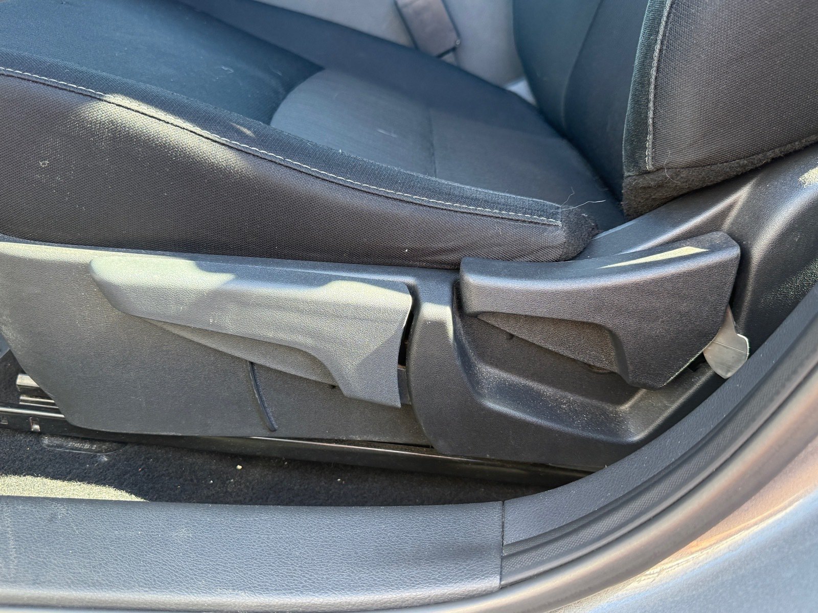 Used 2025 Nissan Sentra SV FWD image 39