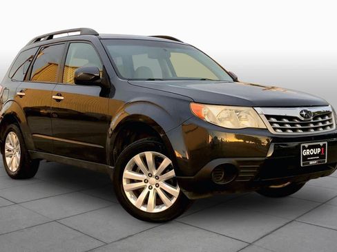 Used 2011 Subaru Forester 2.5X Premium w/ All-Weather Pkg AWD/4WD image 2