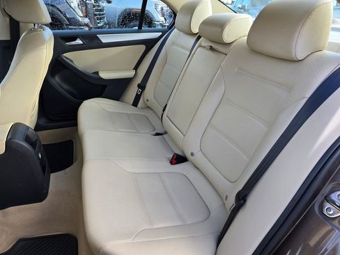 Used 2013 Volkswagen Jetta SE image 47