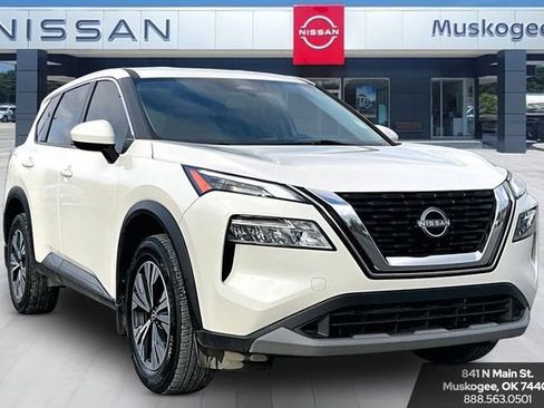 Used 2023 Nissan Rogue SV image 1