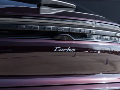 Certified 2024 Porsche Macan Turbo Electric AWD/4WD image 15