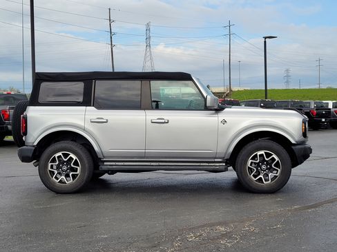 Used 2023 Ford Bronco Outer Banks image 2