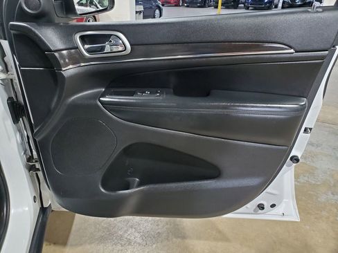 Used 2018 Jeep Grand Cherokee Limited w/ Luxury Group II image 17