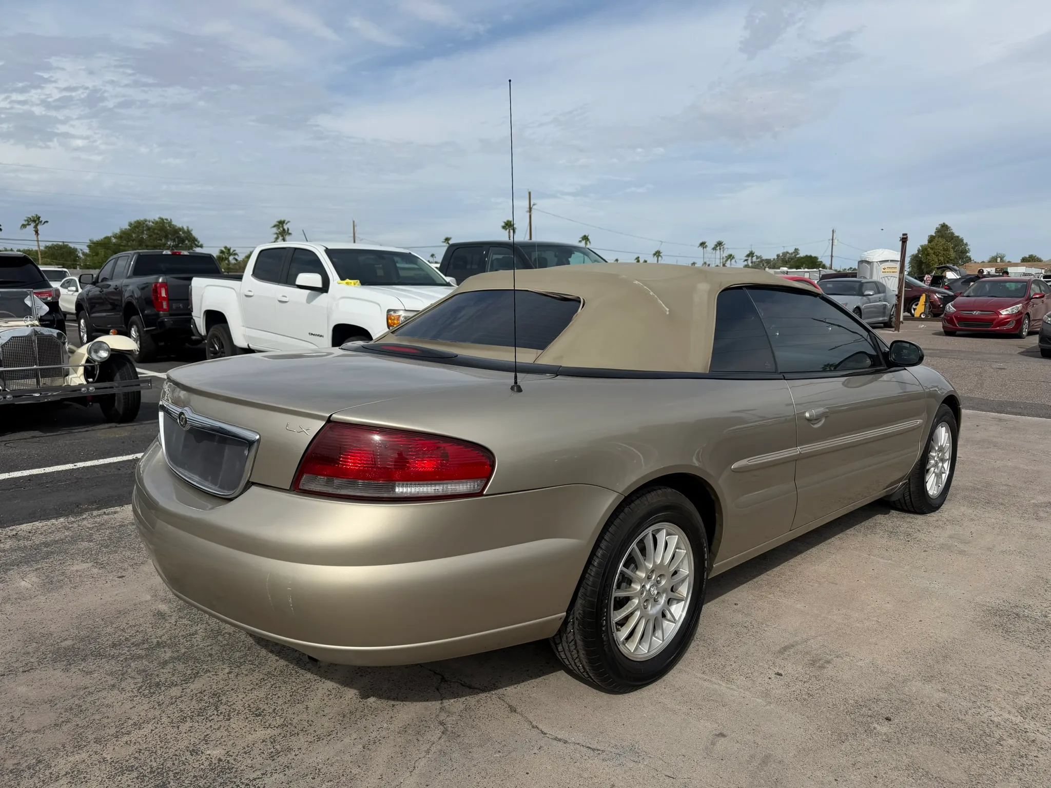 Used 2004 Chrysler Sebring LX w/ Security Group FWD image 9