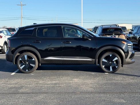 New 2026 Nissan Kicks SR image 3