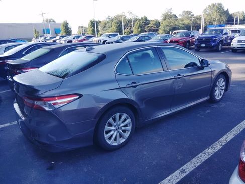 Used 2019 Toyota Camry LE FWD image 2