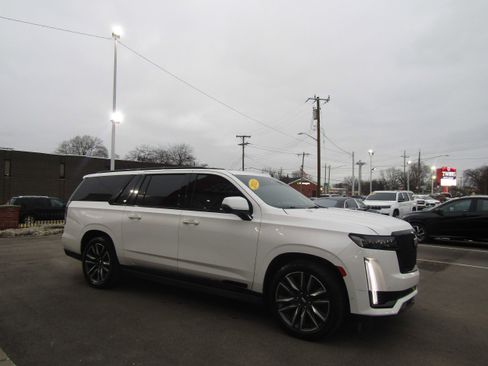 Used 2021 Cadillac Escalade ESV Sport w/ Driver Assist Tech Package image 4