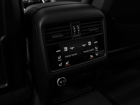 Used 2024 Porsche Cayenne image 36