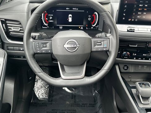 Used 2025 Nissan Rogue SL image 17