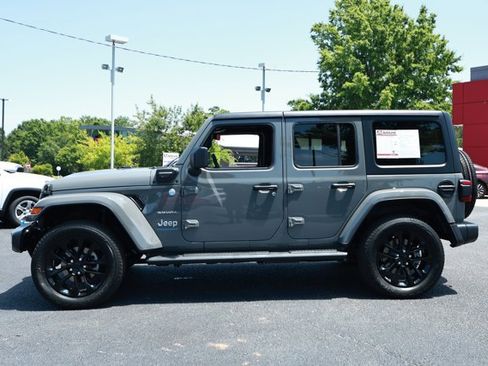 Used 2023 Jeep Wrangler Unlimited Sahara AWD/4WD image 9