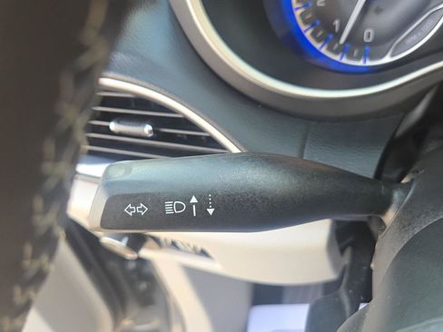 Used 2023 Chrysler Pacifica Touring-L FWD image 27