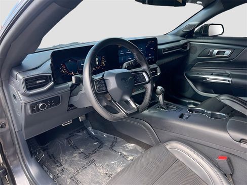 Used 2024 Ford Mustang GT Premium image 9