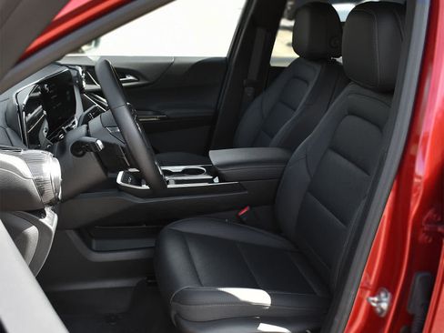 Used 2026 Chevrolet Equinox LT w/ Convenience Package II image 9