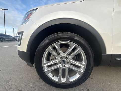 Used 2017 Ford Explorer XLT w/ Equipment Group 202A image 10