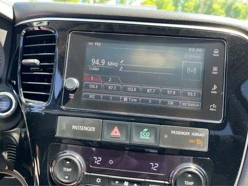 Used 2017 Mitsubishi Outlander SE AWD/4WD image 16