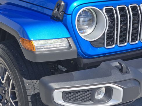 Used 2025 Jeep Wrangler Unlimited Sahara AWD/4WD image 10