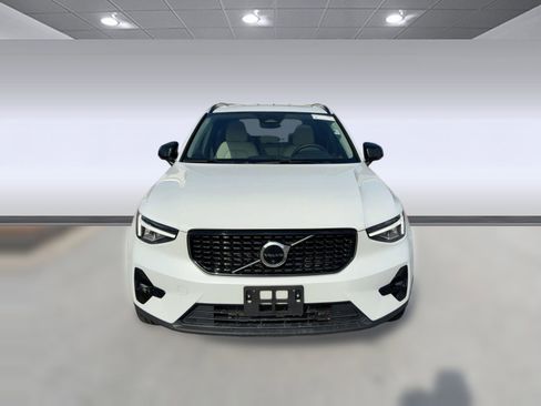 Certified 2023 Volvo XC40 B5 Plus w/ Driver Assist Package image 6