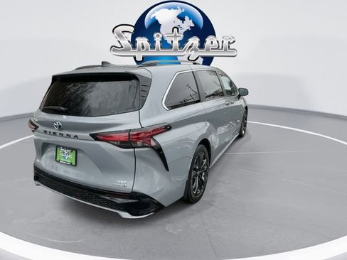 Used 2023 Toyota Sienna XSE image 9