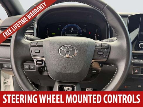 Used 2025 Toyota Camry SE FWD image 8