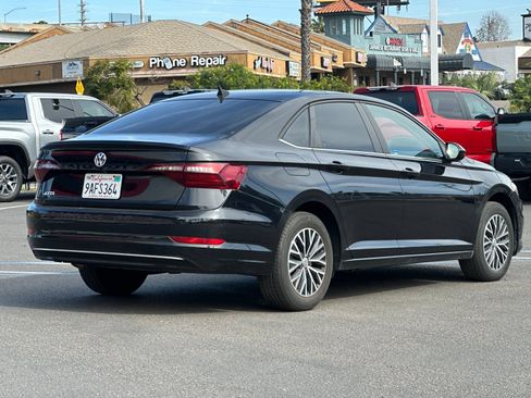 Used 2021 Volkswagen Jetta SE w/ SE Cold Weather Package image 5