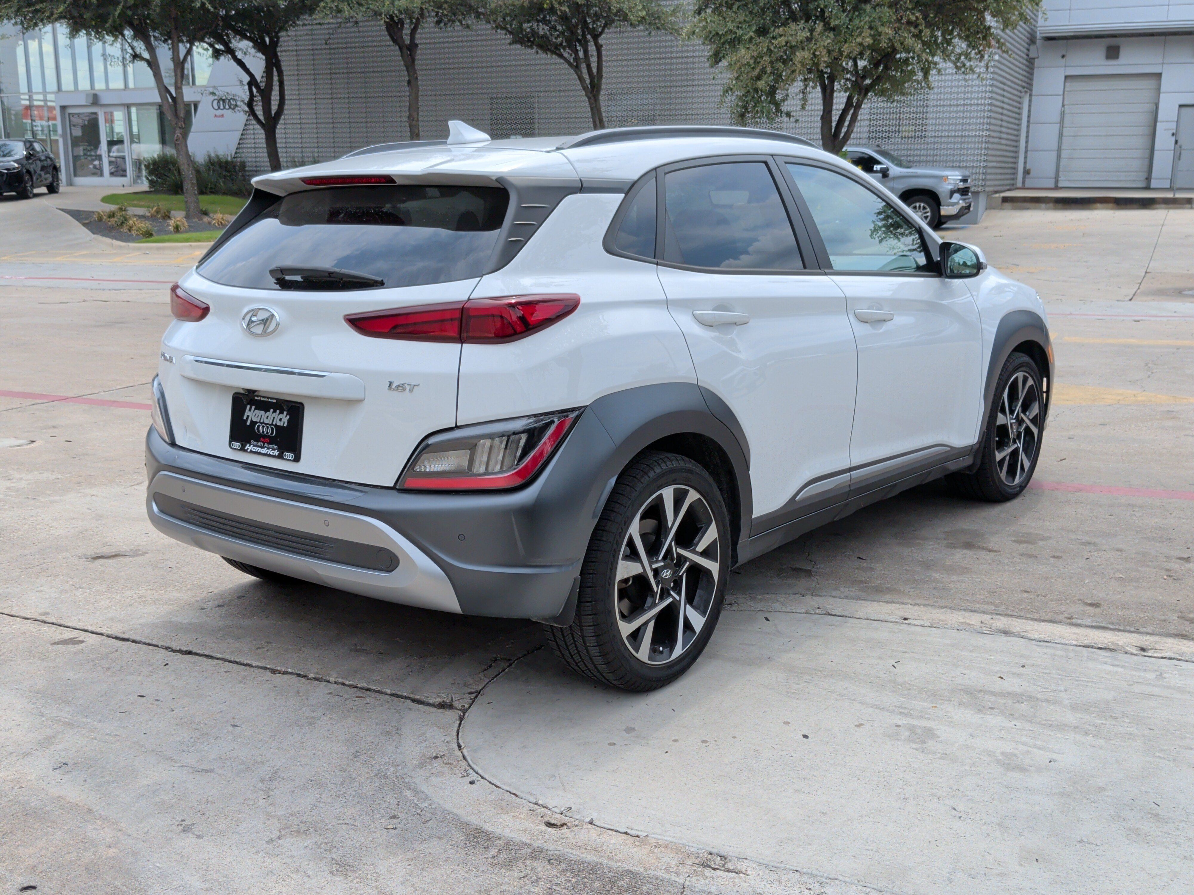 Used 2022 Hyundai Kona Limited FWD image 10