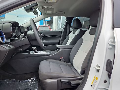 Used 2025 Chevrolet Trax LS FWD image 23