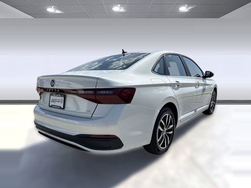 Used 2025 Volkswagen Jetta SE image 8