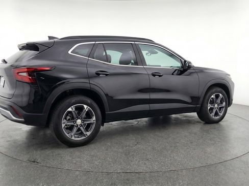 Used 2025 Chevrolet Blazer LT FWD image 9