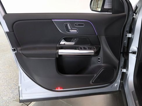 Certified 2025 Mercedes-Benz GLA 250 4MATIC image 17