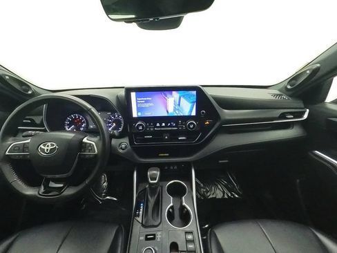Used 2023 Toyota Highlander XSE AWD/4WD image 32