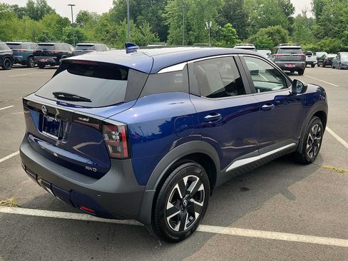 Used 2025 Nissan Kicks SV AWD/4WD image 4